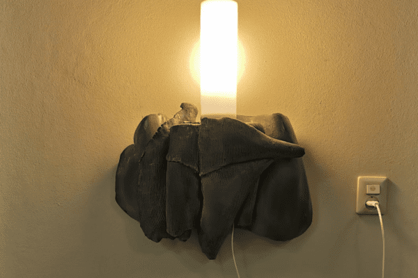 Licht dat door de duisternis heen breekt