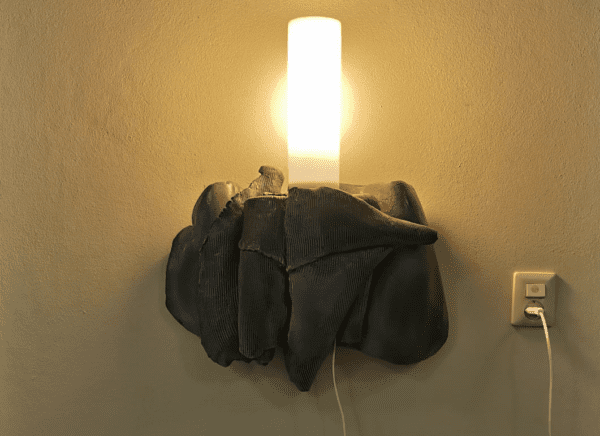 Licht dat door de duisternis heen breekt